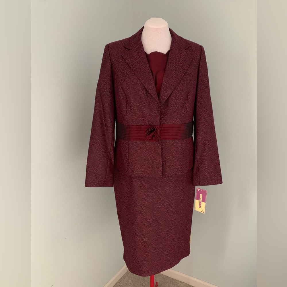 Vestilinea Burgundy 3-Piece Suit, Size 14 (European 46)
